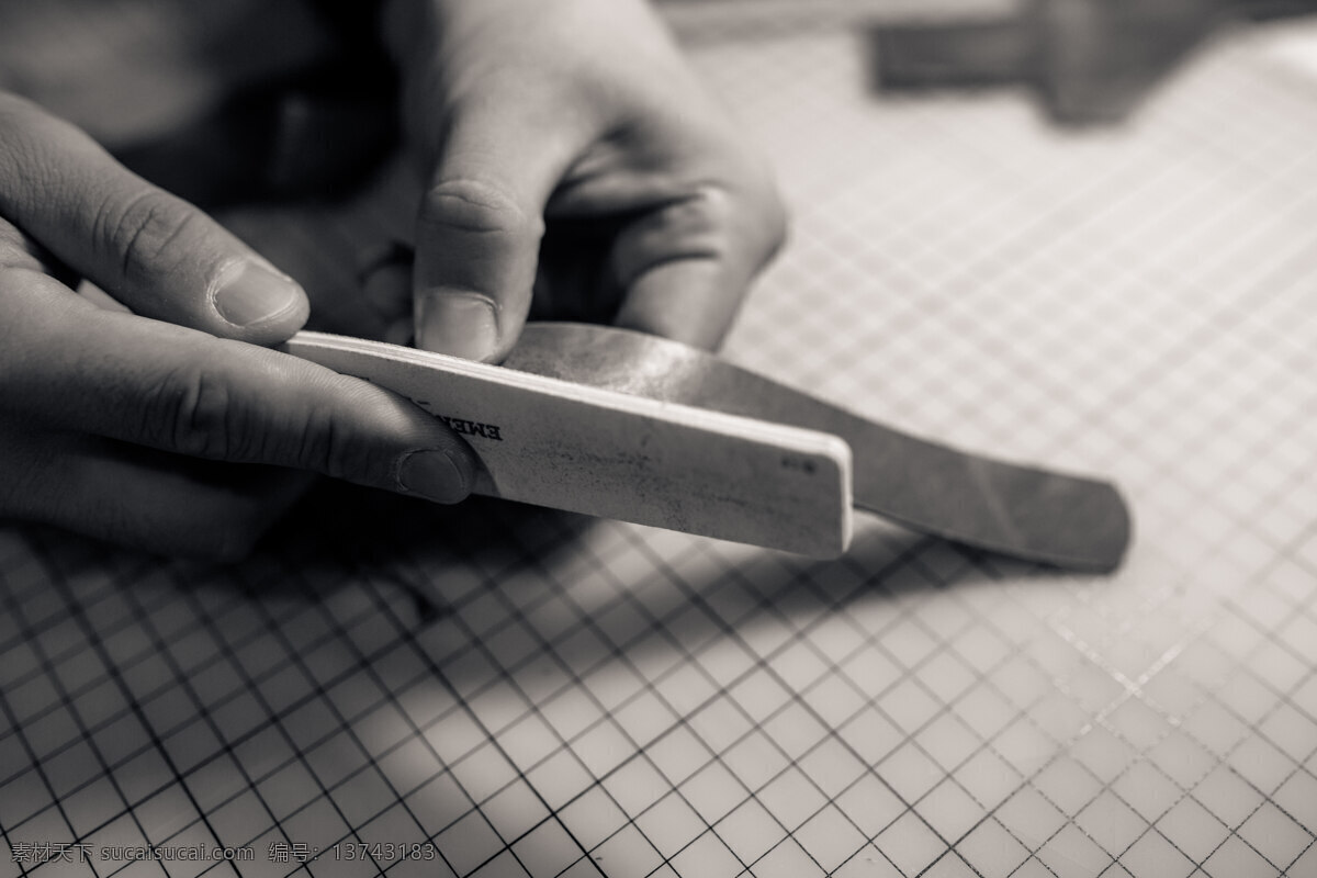 皮具制作 皮具 皮艺 皮包 制作 手工 匠心 工匠 工具 皮 文化艺术 传统文化