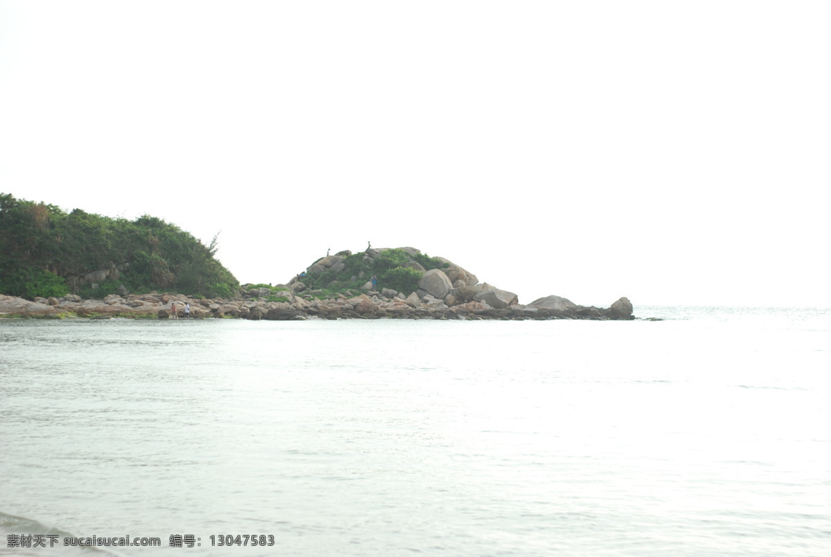 碧海 海浪 海滩 惠州 蓝天 青山 岩石 浅滩 乱石 浅滩乱石 巽寮湾 细沙 背山面海 自然风景 自然景观 psd源文件