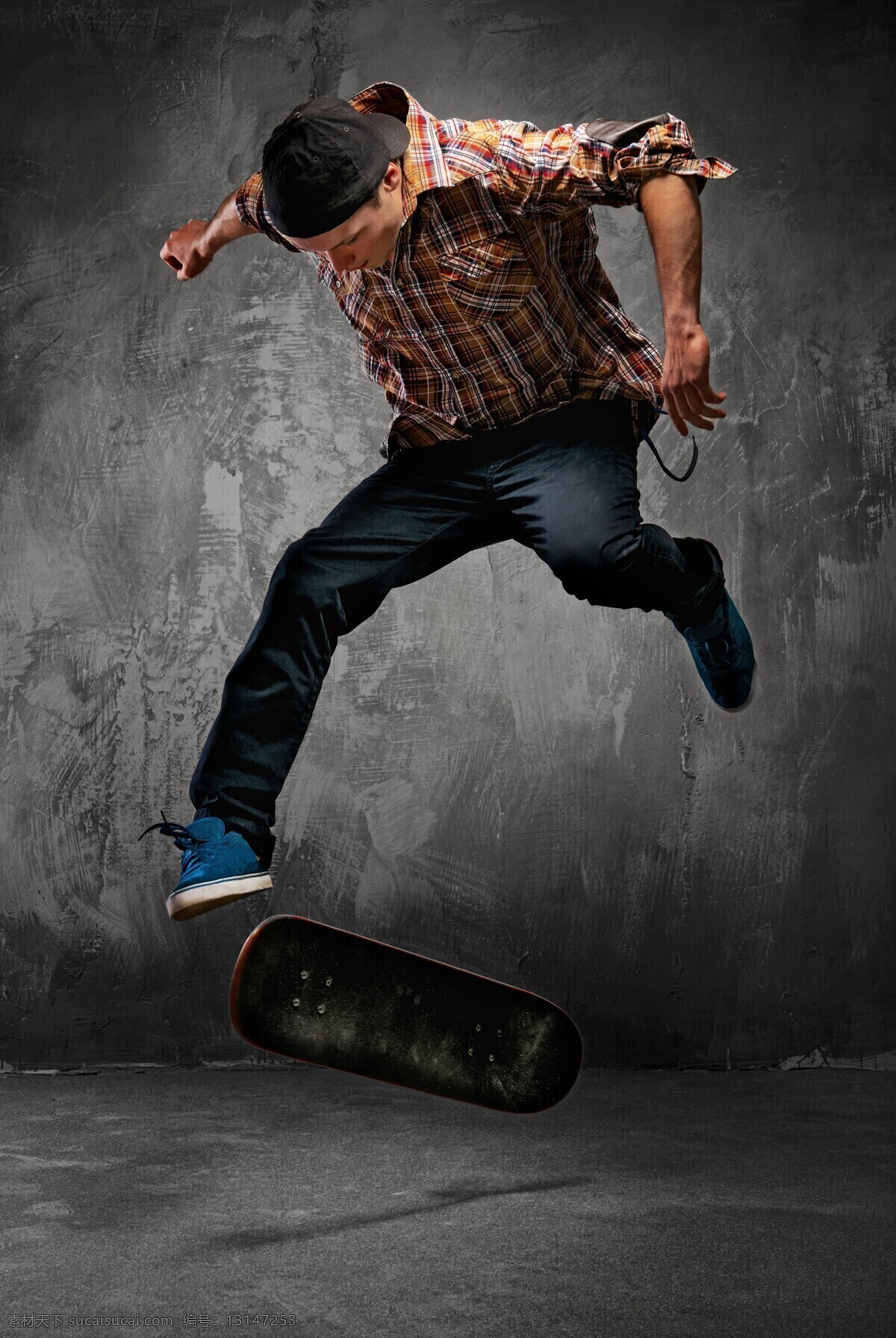 跳跃 滑板 青年 男生 滑板运动 时尚青年 时尚男生 极限运动 体育运动 生活人物 人物图片
