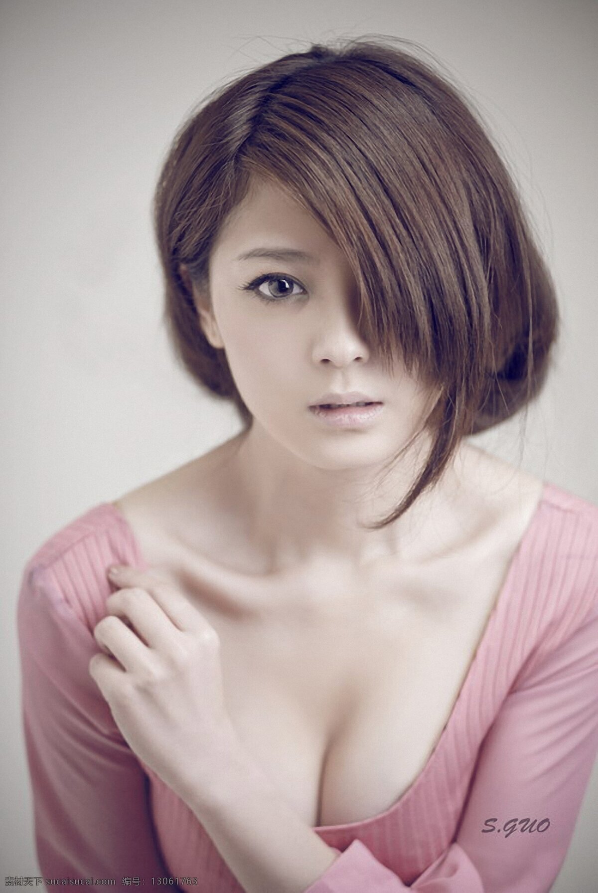 美女气质 性感 旗袍 美女 成熟 白皙 气质 女性 女性女人 人物图库