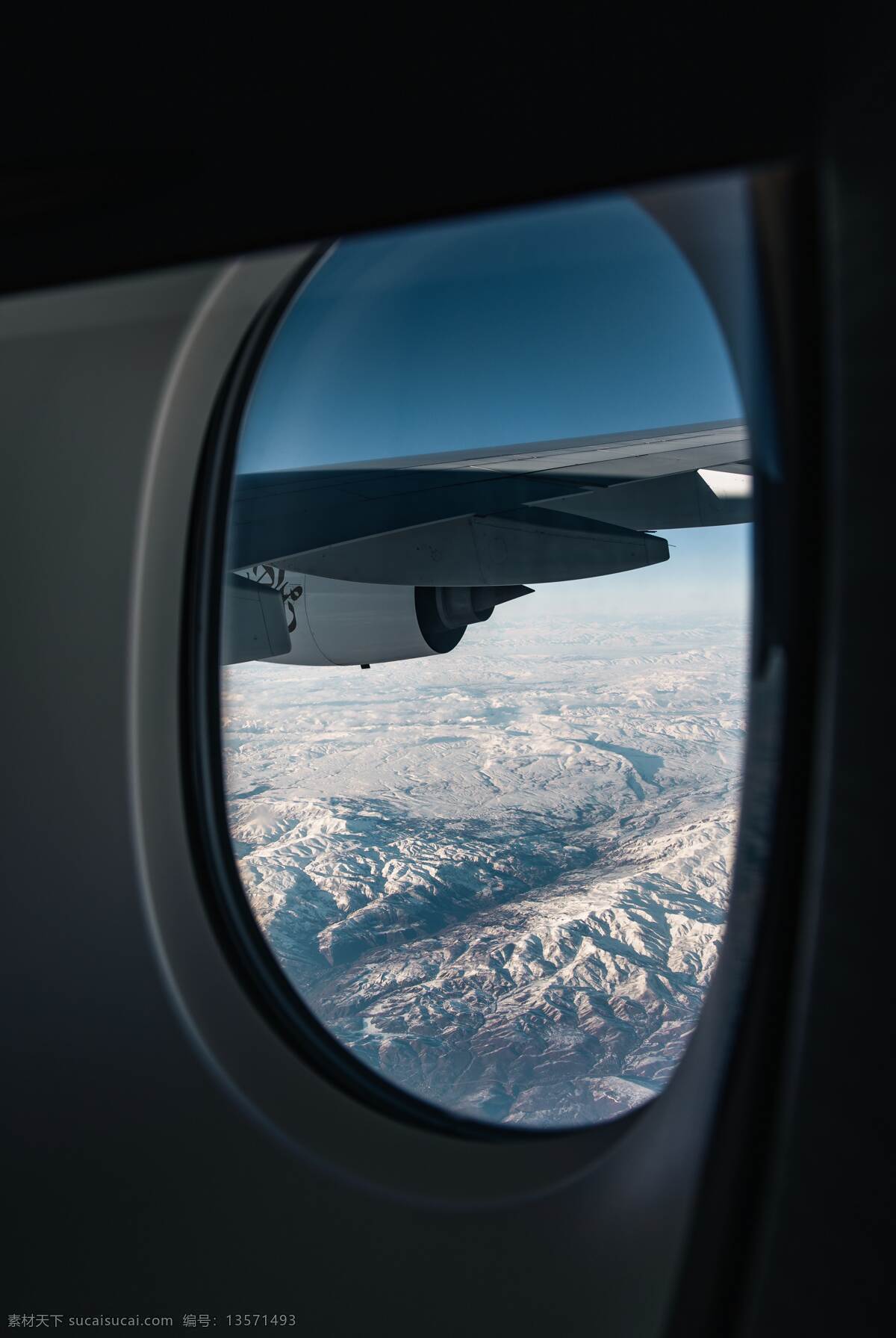 飞机 窗户 高空 云层 背景 海报 素材图片 杂图