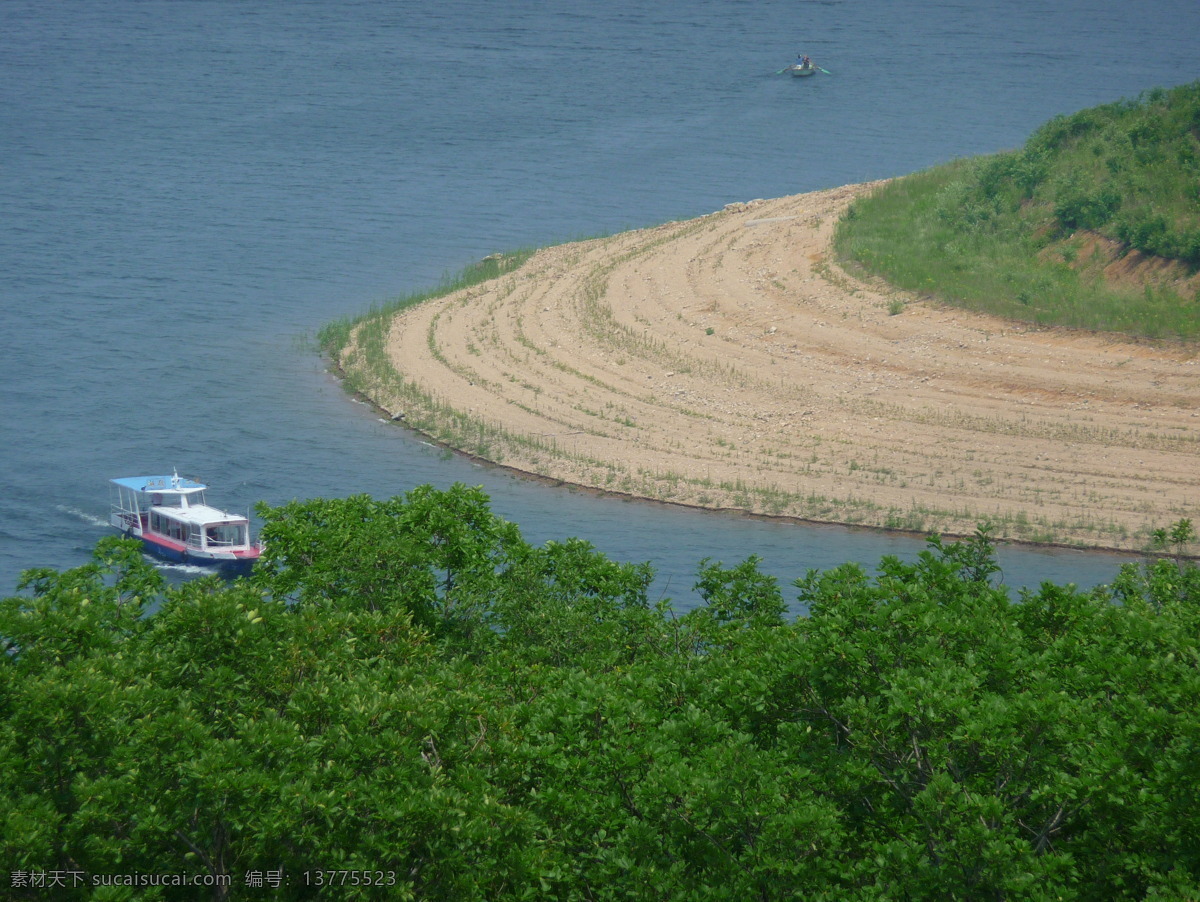 碧水 层次 电站 丰满 风景名胜 湖水 阶梯 绿树 松花湖 风光 松花湖风光1 吉林 水电站 水库 人工湖 湖心岛 沙洲 游船 游艇 美景 五虎岛 宜人 螺旋 渡船 掩映 自然景观 风景 生活 旅游餐饮