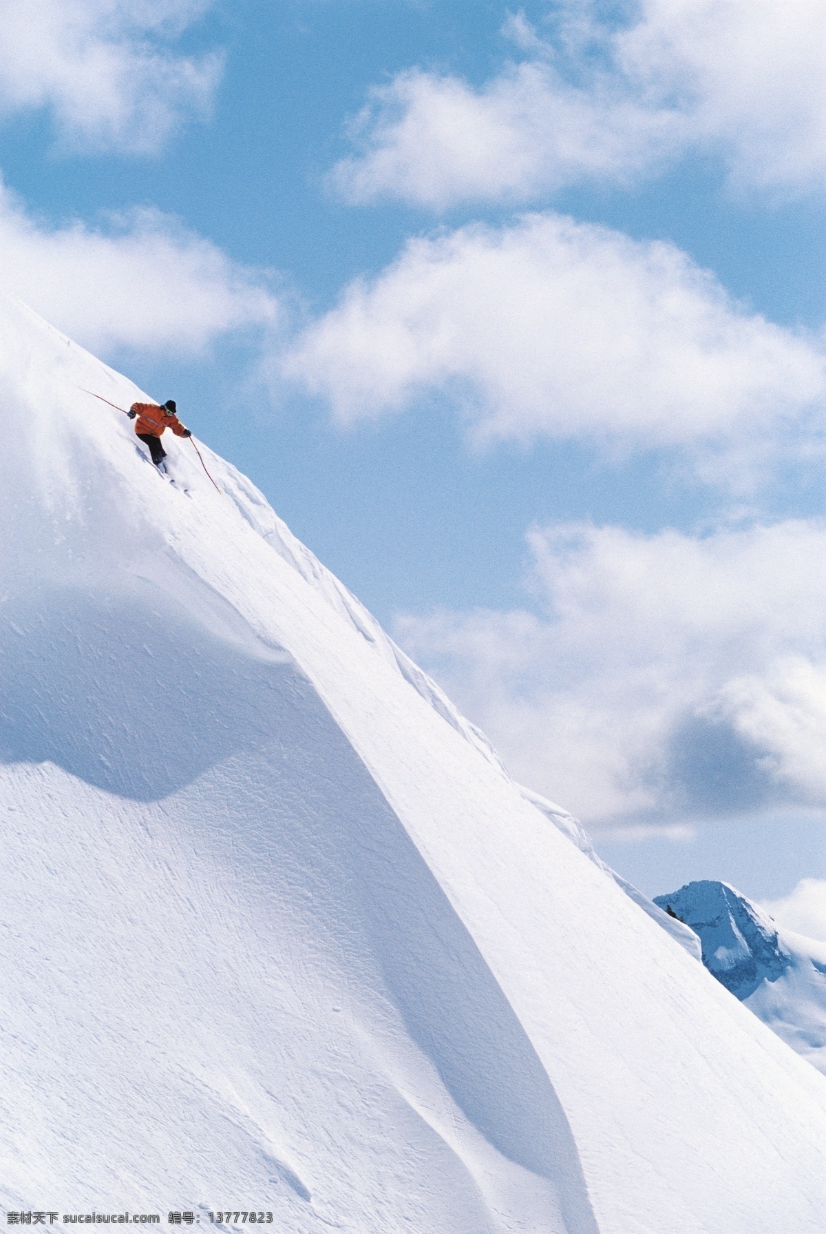 雪山 上 滑雪 运动员 高清 冬天 雪地运动 划雪运动 极限运动 体育项目 下滑 速度 运动图片 生活百科 风景 摄影图片 高清图片 体育运动 白色