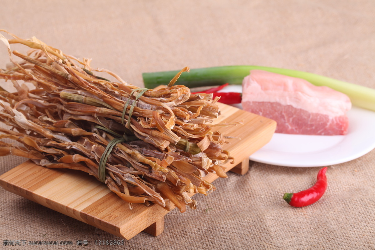 农家菜笋干 一砸笋干 江南美食 南方特产 农家菜 扁尖笋干 直尖笋干 小野生 雷笋干 绿竹笋干 嫩笋尖 干货 鲜嫩爽口 脱水腌渍 蒸炒炖炸 易泡发 绿色高山笋 农家 野生 脆嫩田林 八渡笋 笋丝 笋花 笋干 摄影艺术 餐饮美食 传统美食