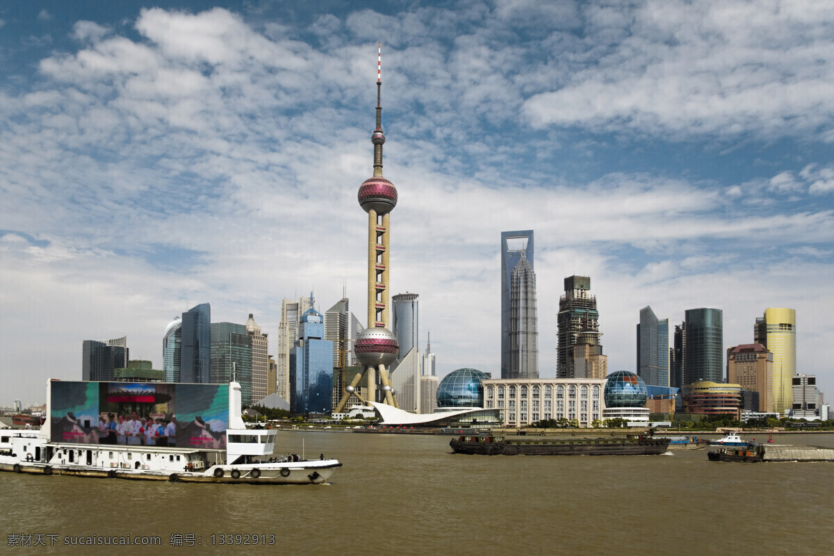 上海 眺望 远眺 远望 远景 高楼大厦 东方明珠 东方明珠塔 大海 海水 轮船 大船 航海 蓝天 天空 白云 建筑 建筑摄影 建筑园林
