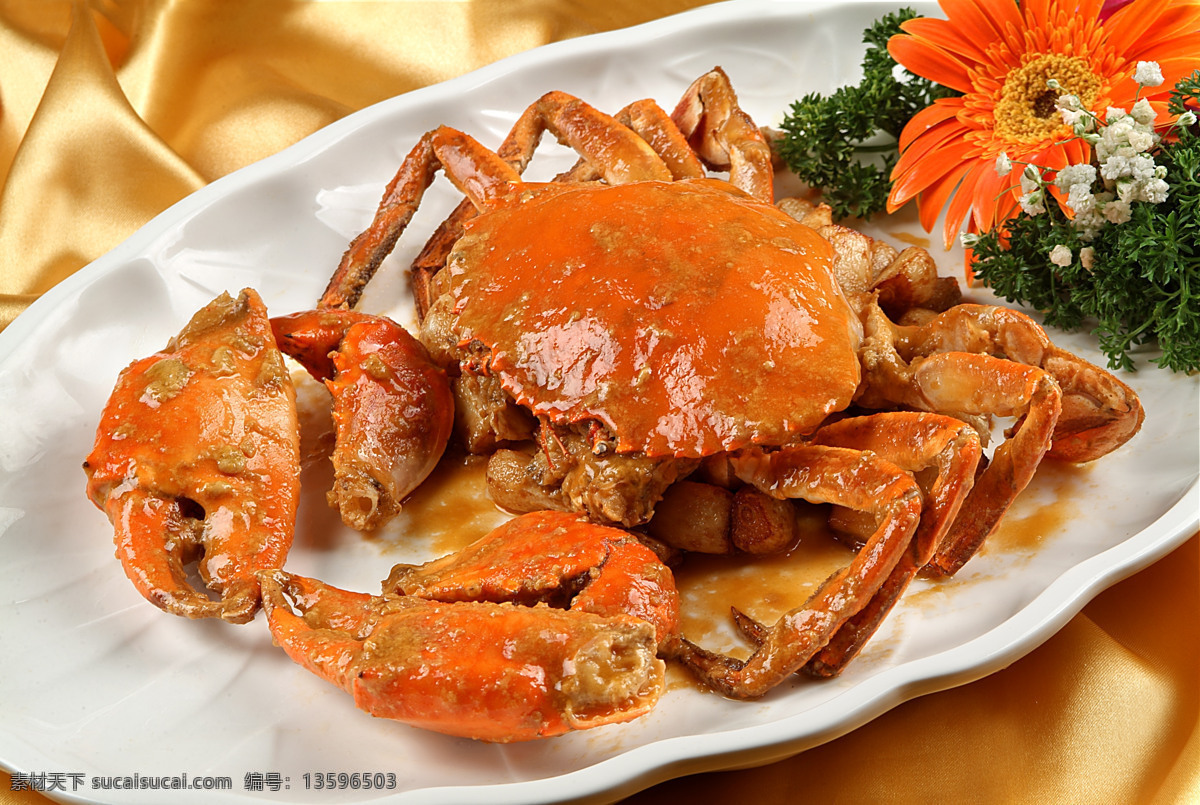 餐盘 里 螃蟹 美食 盘子 菊花 传统美食 餐饮美食 高清图片 美食图片