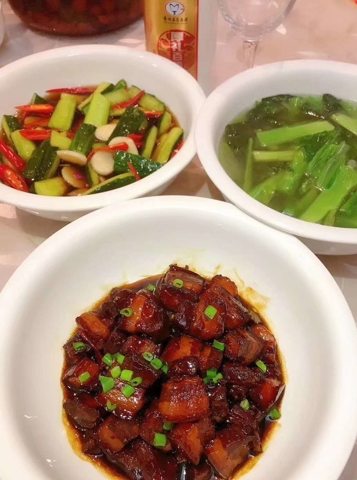 炒菜图片 红烧肉 炒菜 青菜 瓷盘 桌子 美食 餐饮美食 传统美食