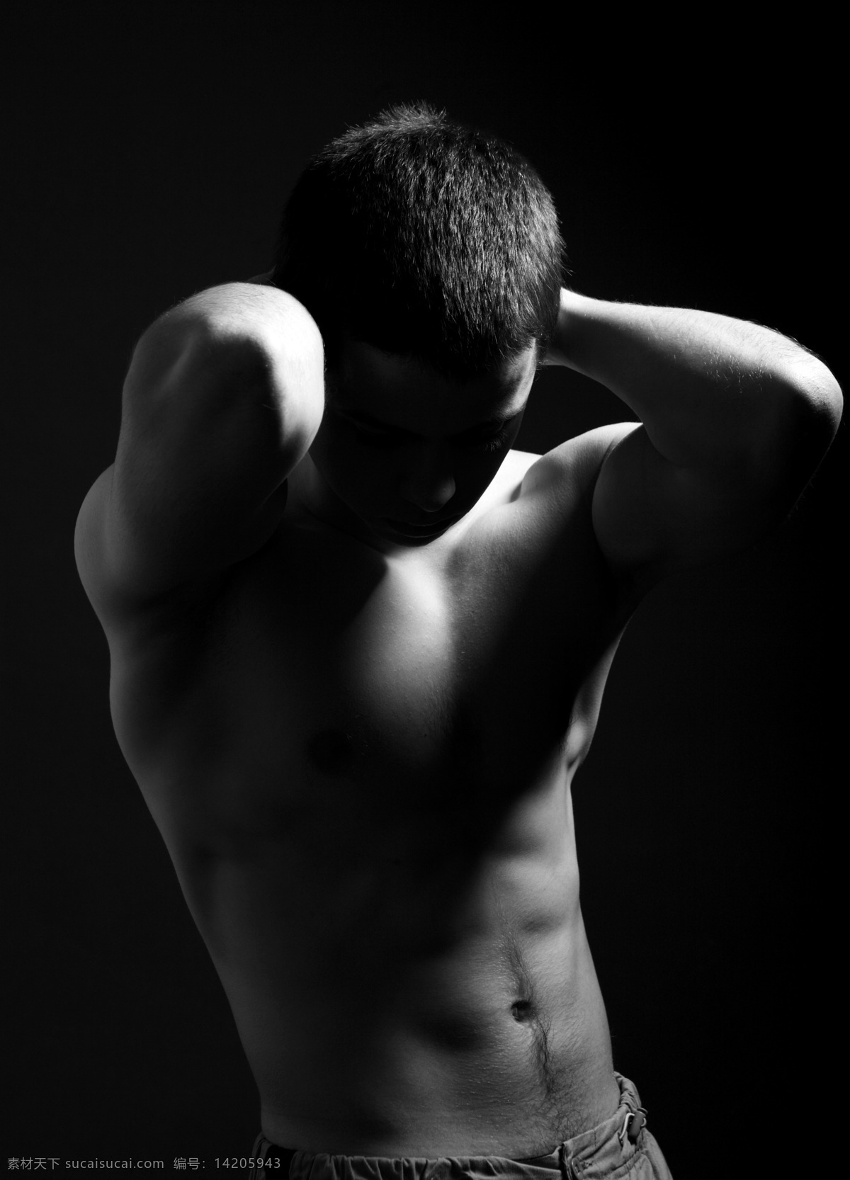 手 抱头 肌肉 男 健美图片 竖构图 黑白 肌肉男 人物 男人 强壮 腹肌 健康 锻炼 强身健体 展示肌肉 手势 低头 练功房 练身房 运动 健美 教练 模特 高清图片 男人图片 人物图片