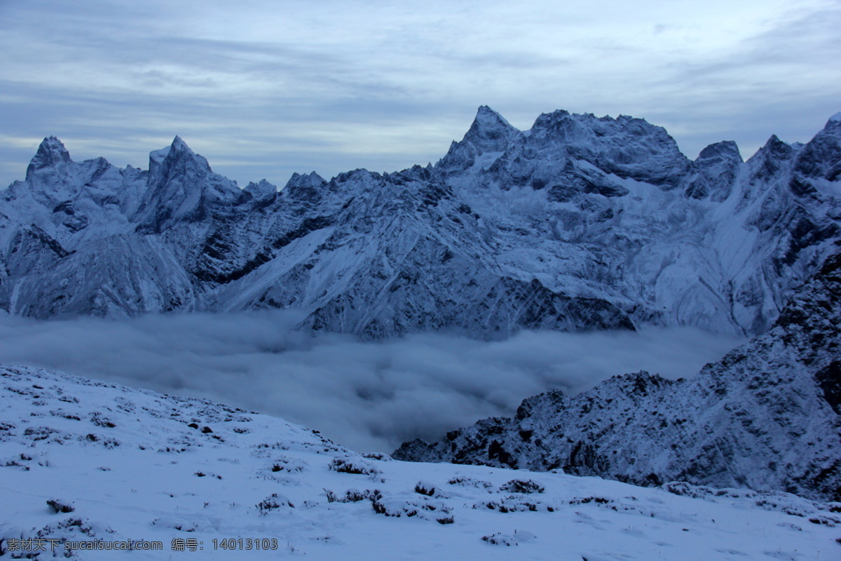 雪山 白雪 山脉 雪峰 山峦 山 山峰 高山 四姑娘雪山 四姑娘山 四川风景 旅游摄影 国内旅游