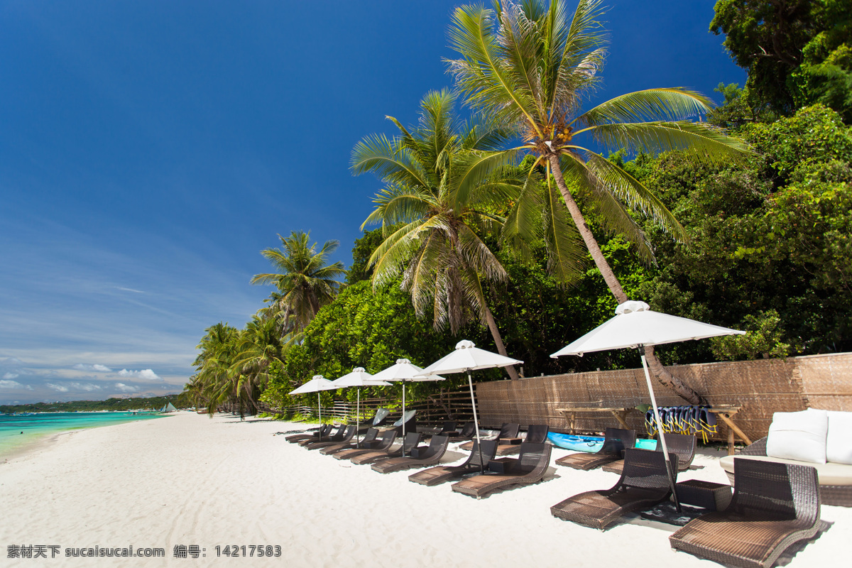 海边 沙滩 上 躺椅 遮阳伞 椰树 大海 蓝天 风景 自然风景 自然景观 黑色