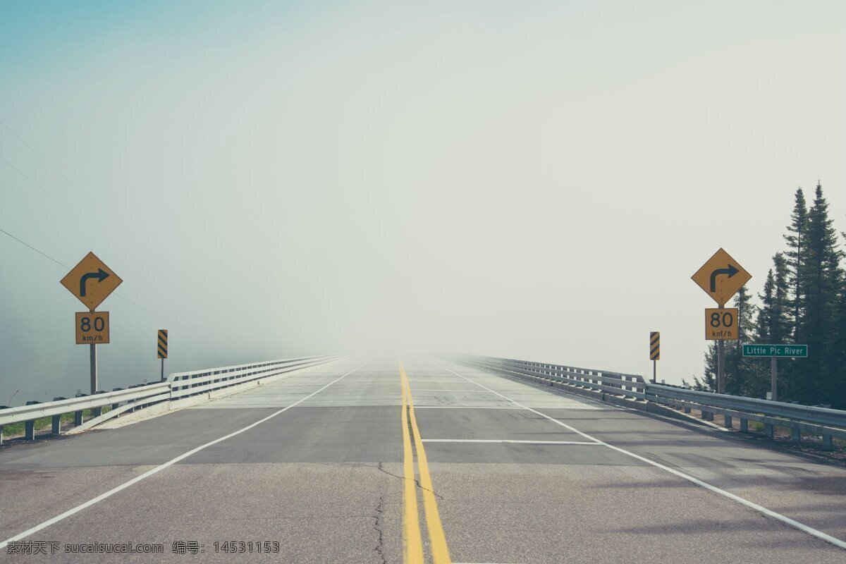 简约 大气 公路 背景 清新 旅游 干净 路标 树木 出行 广告背景