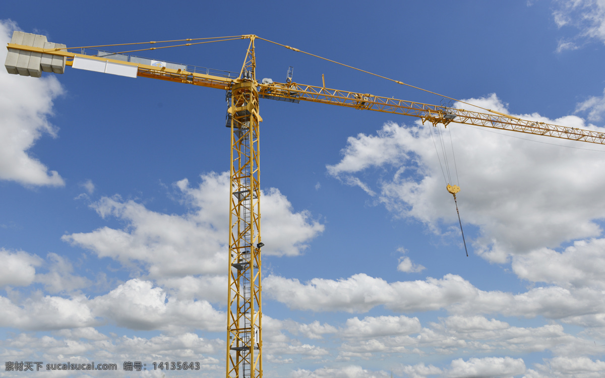 蓝天 塔吊 天空 建筑工地 施工 建筑工程 工程机械 白云 其他类别 生活百科