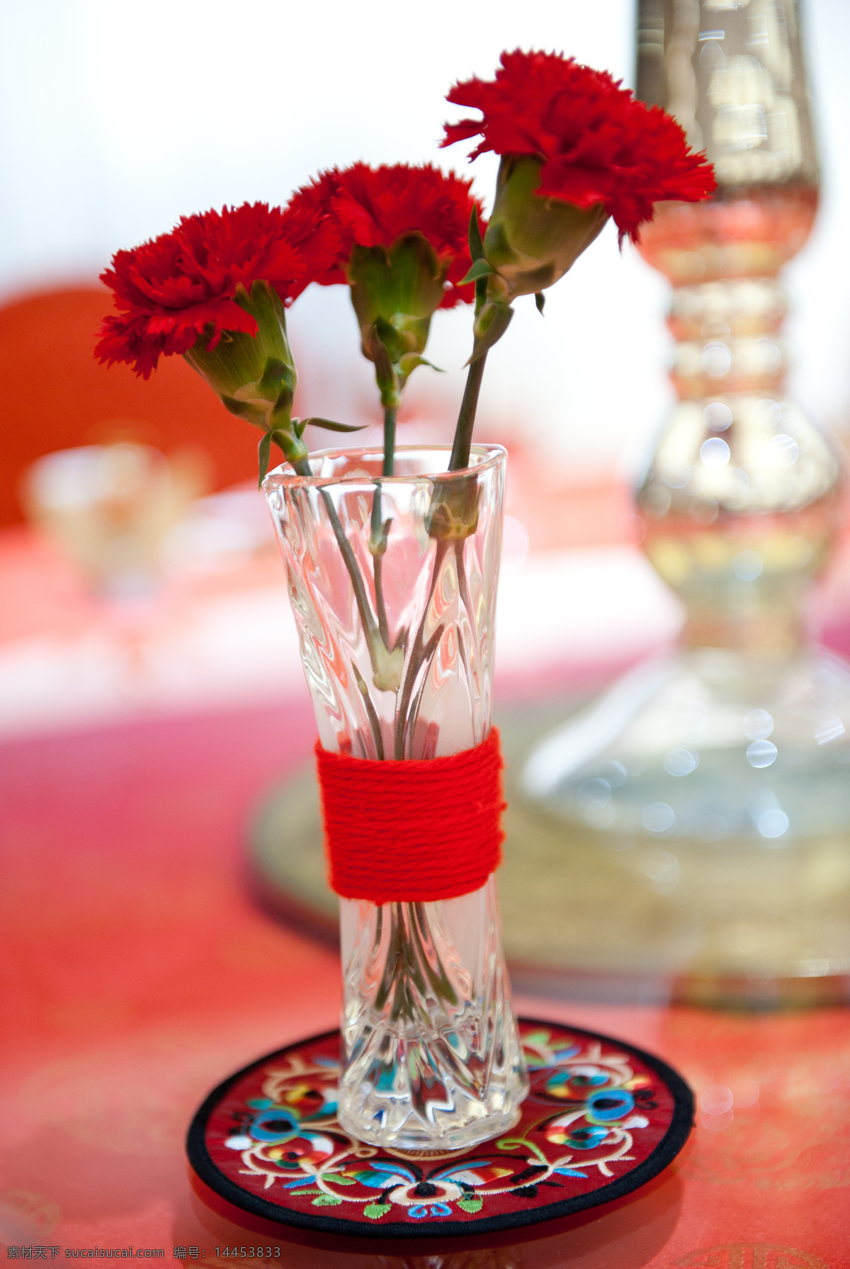 红色 康乃馨 花瓶 高清 浪漫 杯子 节日庆祝