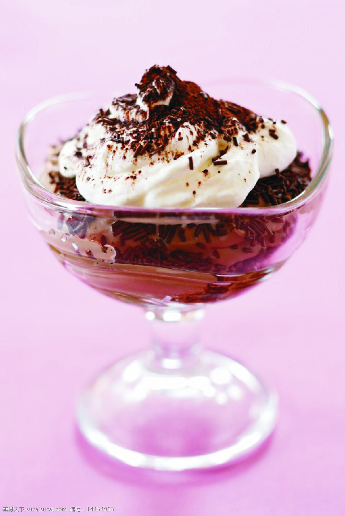 花式冰淇淋 花式 冰淇淋 高档杯 透明色 巧克力 芝麻 香瓜子 奶油 脆皮 雪糕 粉红色背景 餐饮美食
