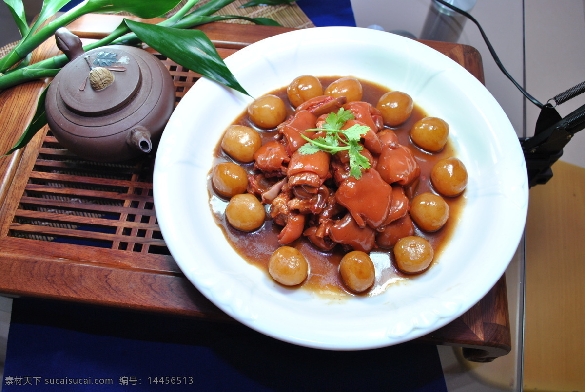 萝卜烧羊球 萝卜 羊肉 紫砂 肉块 美食 餐饮 传统美食 餐饮美食