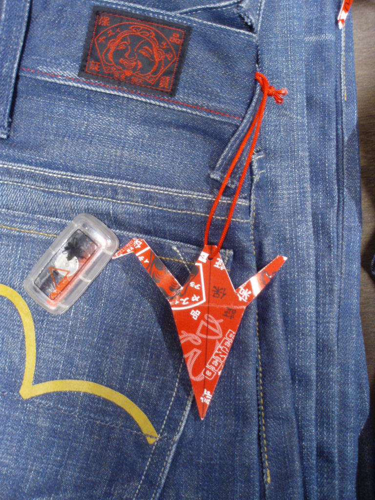 吊牌免费下载 吊牌 服装图案 红色 千纸鹤 英文 中文 面料图库 服装设计 图案花型