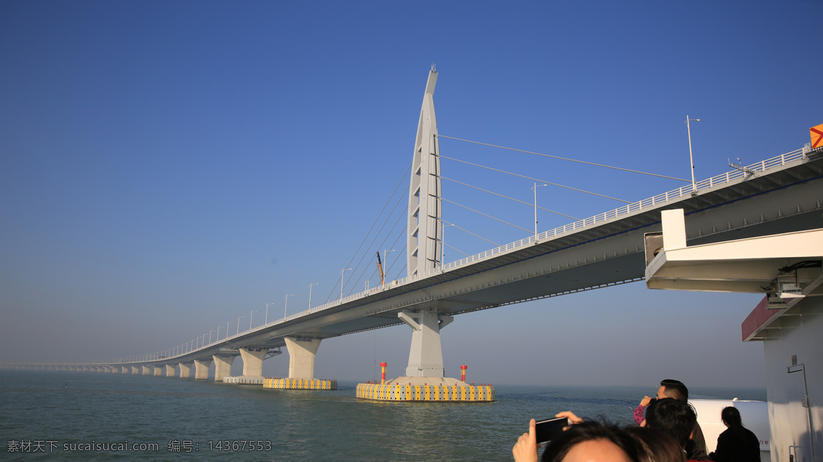 粤港澳大桥 天空 海水 海面 桥塔 桥脚 旅游摄影 国内旅游