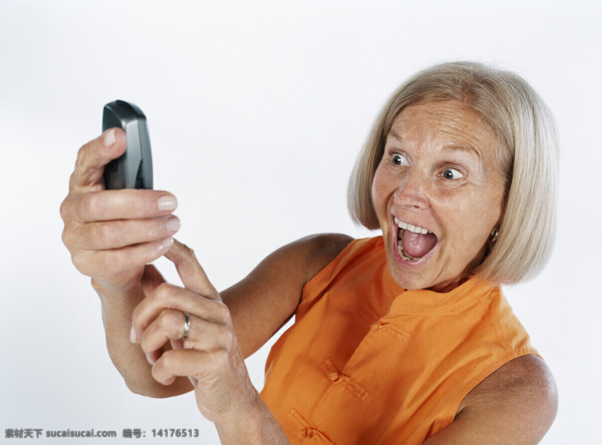 手机 兴奋 老人 女人 人物 人物摄影 国外人物 生活人物 人物图片