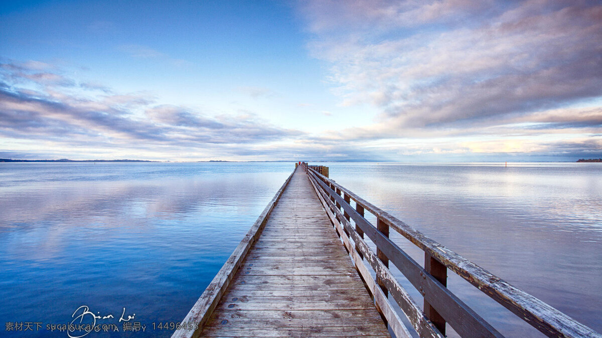 天空 水 桥 唯美天空云 海景 大海 海桥 沙海景图 现代简约背景 唯美背景 唯美桥 自然景观 自然风景